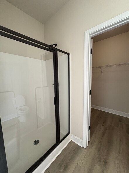 Master bathroom - 505 Cranberry Cir