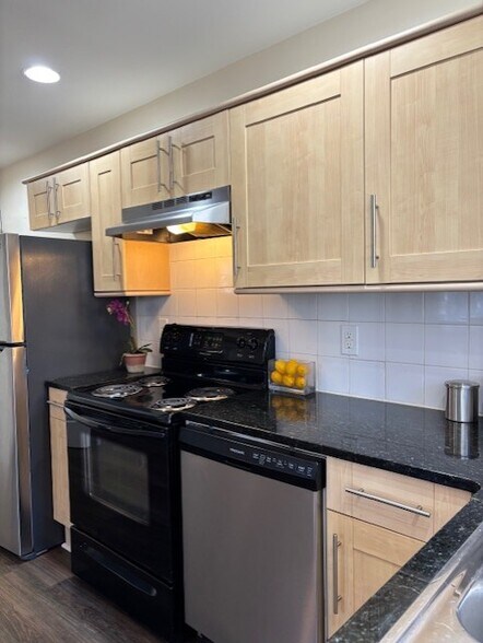 Building Photo - 3220 Wesley Ave