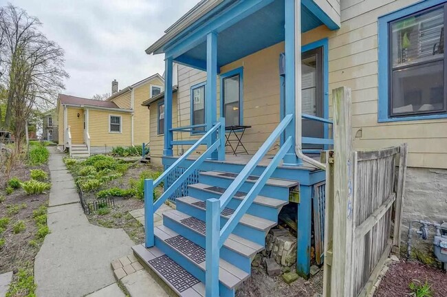 Building Photo - Willy St and Jenifer St Houses