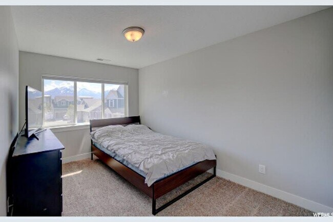 Building Photo - Beautiful 4 Bedroom Home in Midvale!