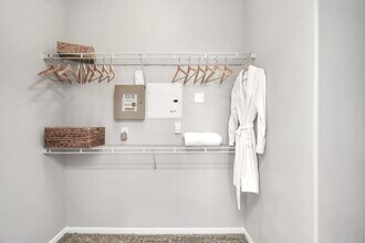 Building Photo - 6777 Sommerall Dr