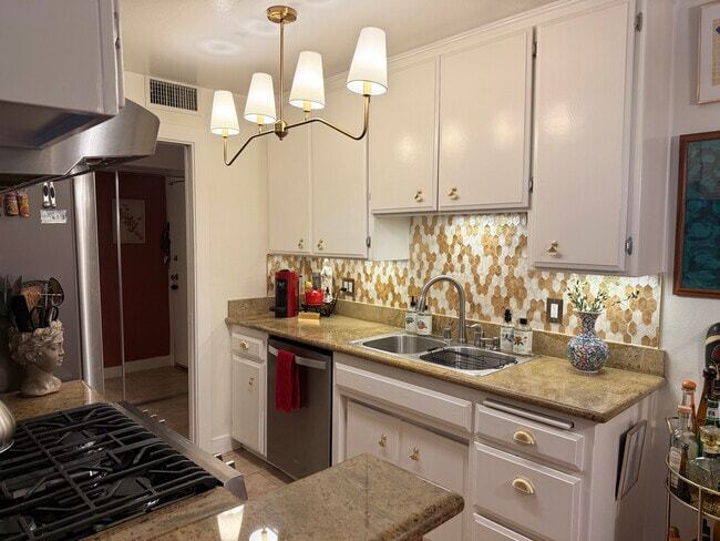 Building Photo - 4524 Tujunga Ave