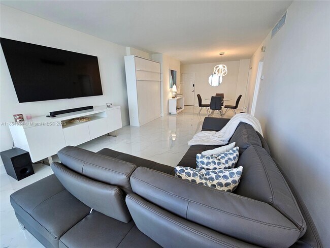 Building Photo - 2501 S Ocean Dr