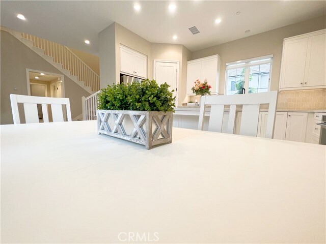 Building Photo - 115 Montero
