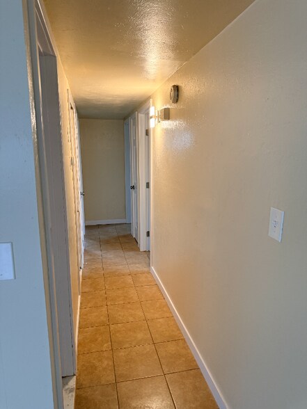 Building Photo - 755 E Holaway Dr