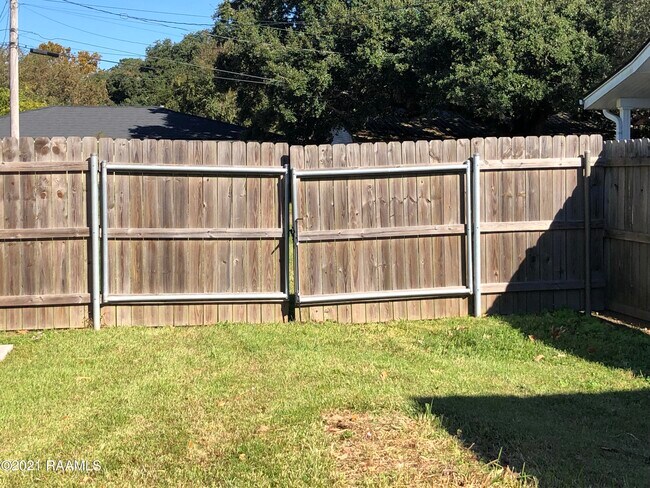 Building Photo - 505 St Camille St