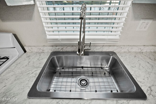 Building Photo - 3418 Yandell Dr