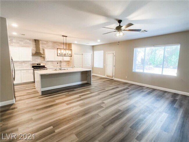 Building Photo - Coming Soon 8/1/25 - Beautiful Summerlin P...