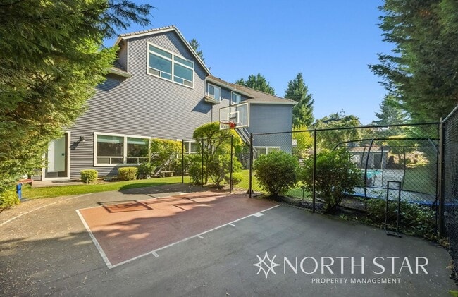 Building Photo - Stunning Bull Mountain Estate