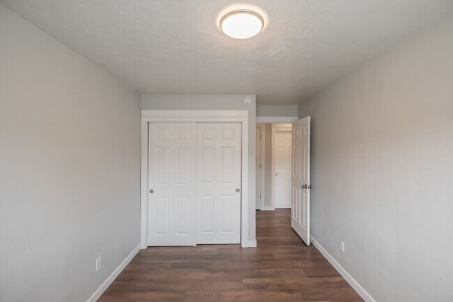 Building Photo - Comfortable 1 Bed, 1 Bath Second Floor Apartment Near Downtown Albany!