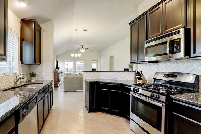 Building Photo - 15718 Whispering Green Dr