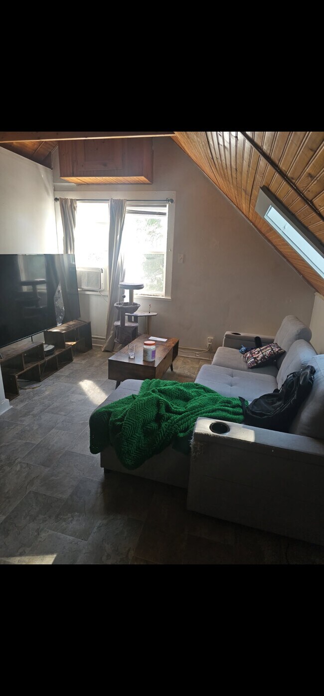 Building Photo - Home