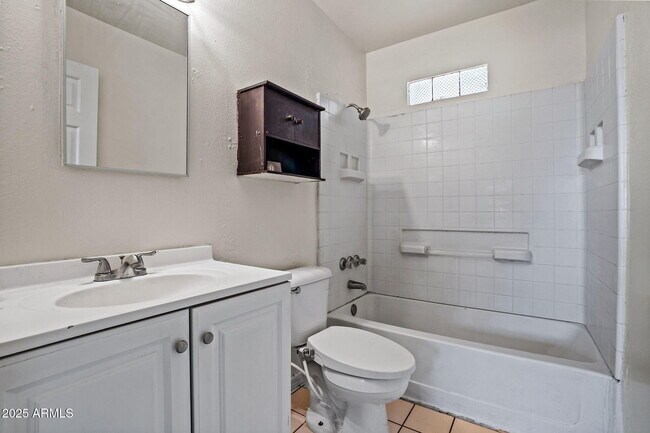 Building Photo - 13 E Desert Dr