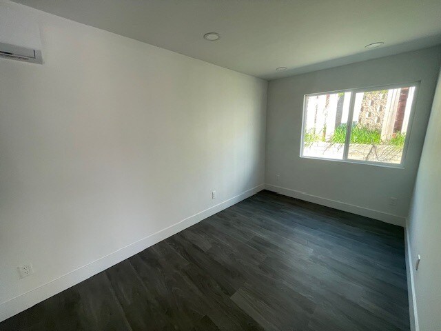 Building Photo - 2147 Calle Serena