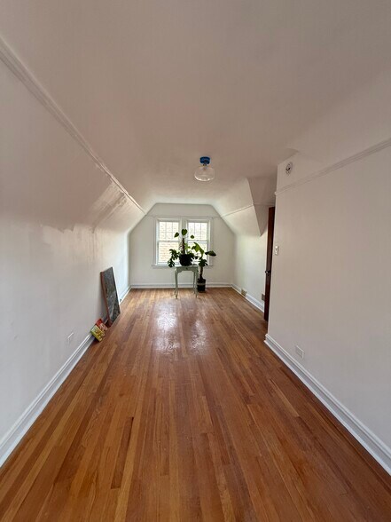 Building Photo - 5266 N La Crosse Ave