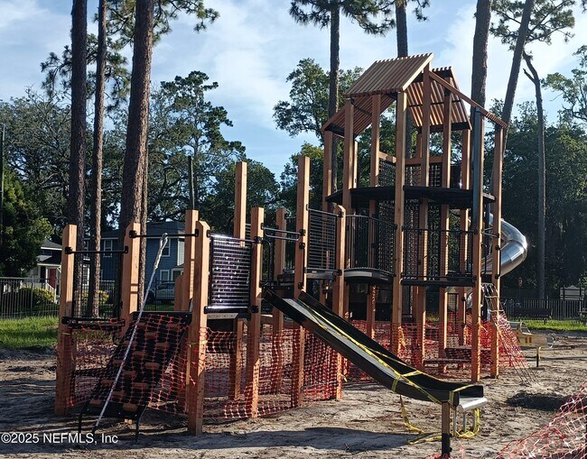 Building Photo - 3806 Burnett Park Rd