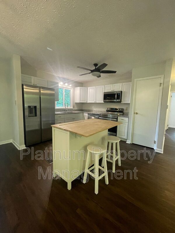 Building Photo - 2564 Timberly Dr SE