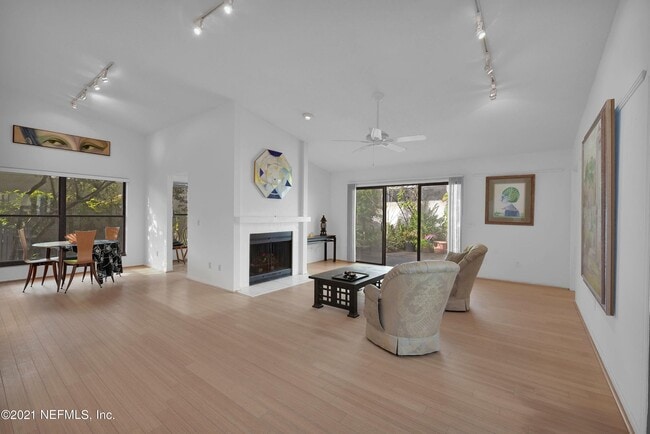 Building Photo - 2437 Burgundy Ct