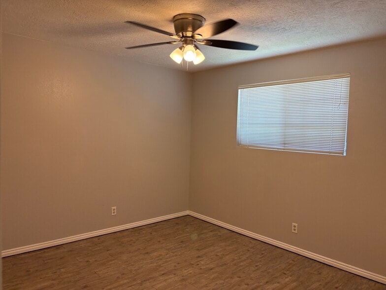 Building Photo - 345 S 200 W