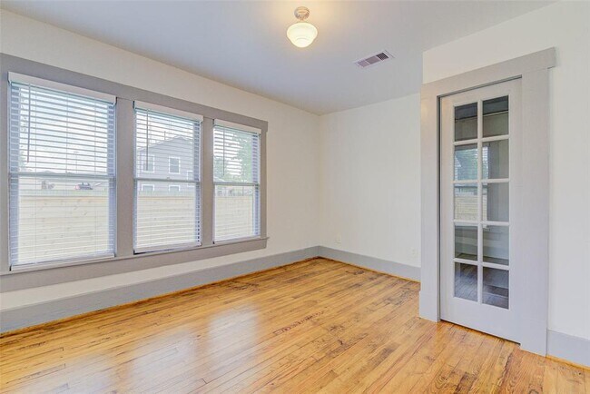 Building Photo - 1416 Featherstone St