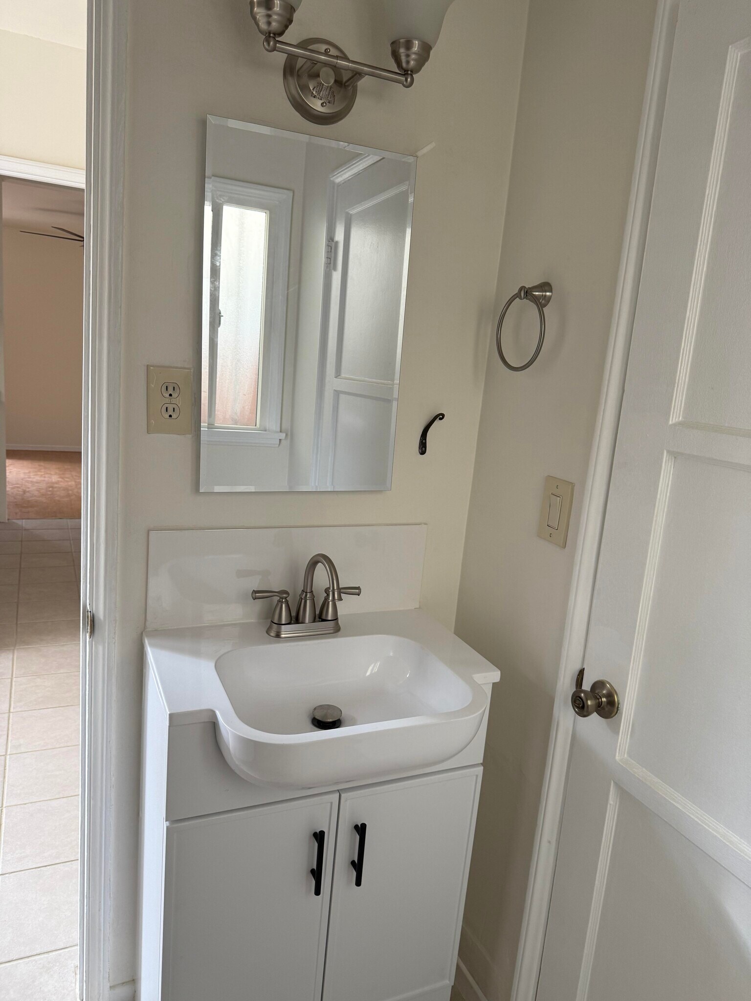 remodeled bathroom - 6820 N Figueroa St