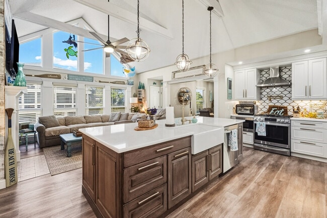 Building Photo - 601 Hazard St