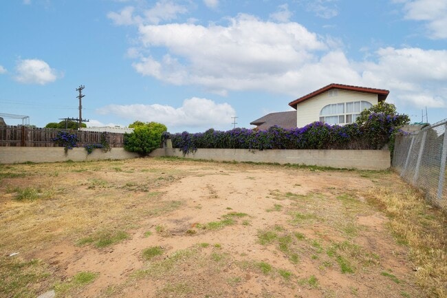 Building Photo - Recently Renovated 2 Bedroom Home with All...