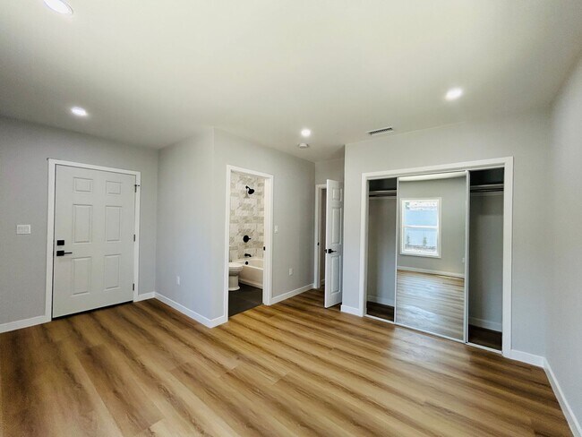 Building Photo - Fully Remodeled 3-Bedroom Home with Front ...