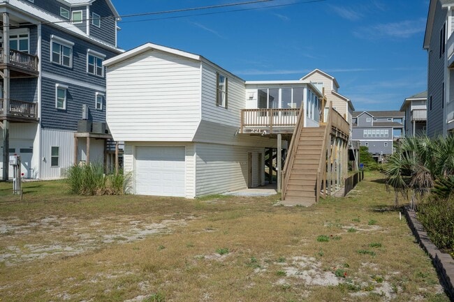 Building Photo - Ocean View 2BR/2BA Home – Updated Bath, St...