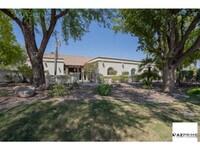 Building Photo - Elegant 4/2.5 Furnished Scottsdale Oasis w...