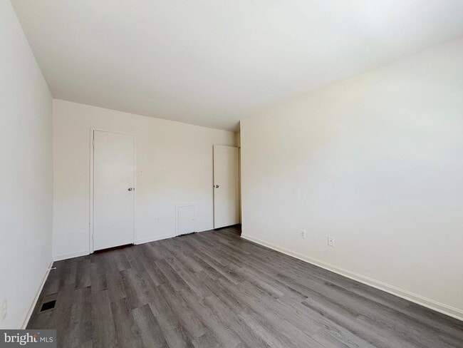 Building Photo - 8632 Walutes Cir