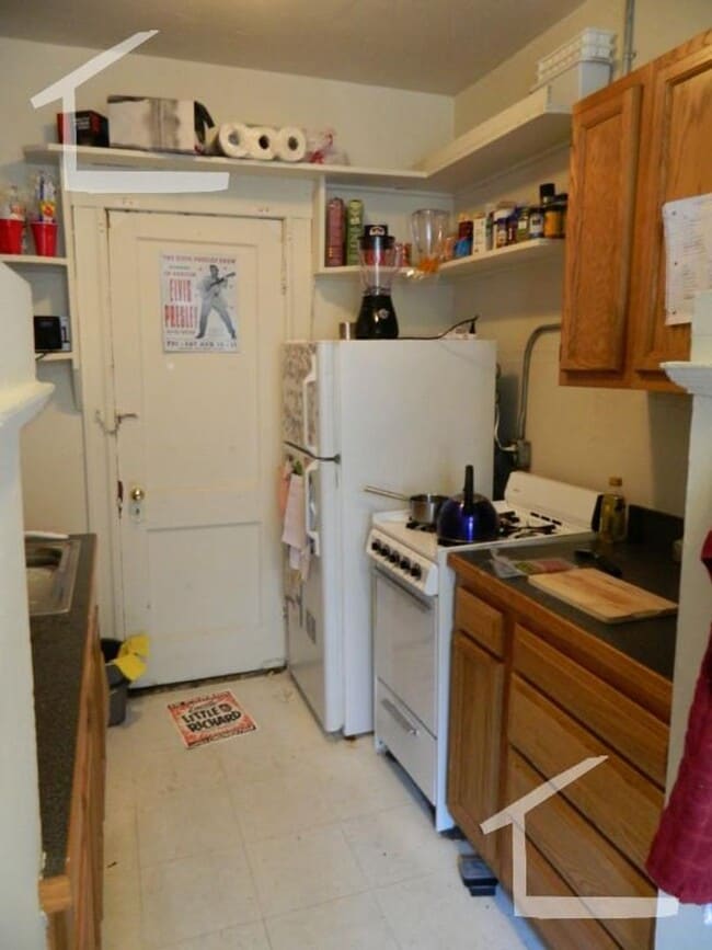 Building Photo - Great 1 bedroom Available NOW! (Fenway)