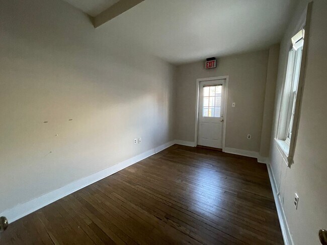 Building Photo - Junior League - 3039 M