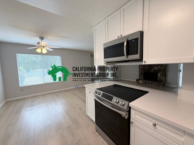 Building Photo - 5422 Marconi Ave