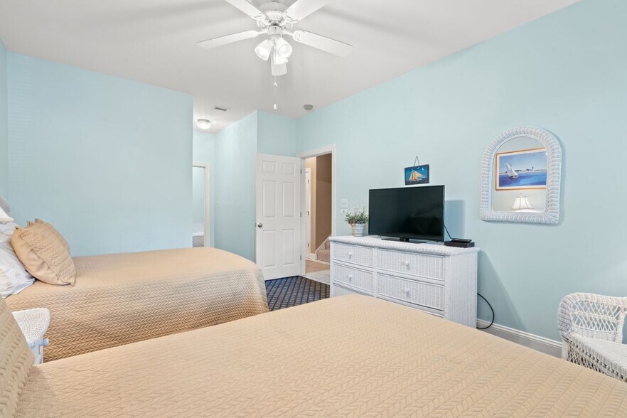 Building Photo - 141-14112 12 Oaks Dr