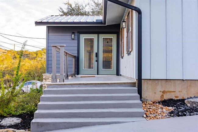 Building Photo - 620 Galston