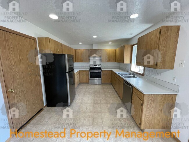 Building Photo - 545