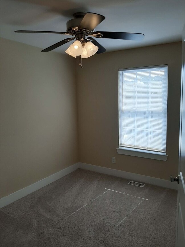 Building Photo - 3 BR/4 BA Townhome - Vineland - Kings Cros...