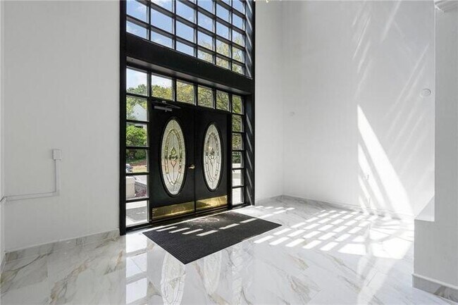 Building Photo - 2 bedroom condo in Atlanta in gated community