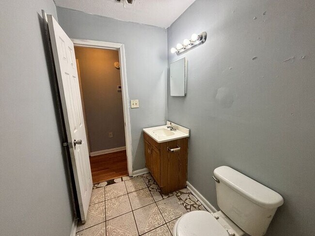 Building Photo - 6709 Lake Glen Dr
