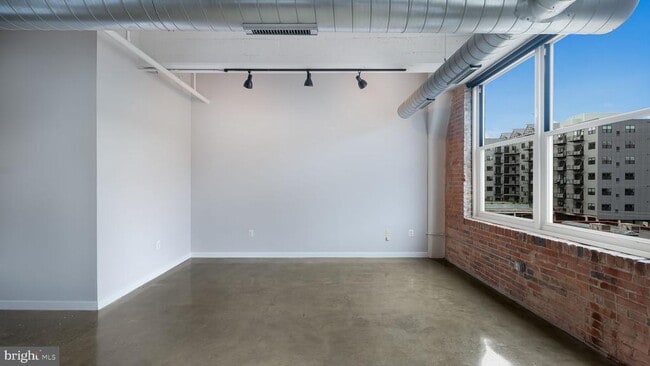 Building Photo - 444 N 4th St