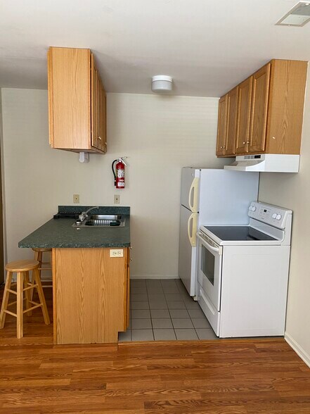 Unit 26 Kitchen - 101 S Shafer St