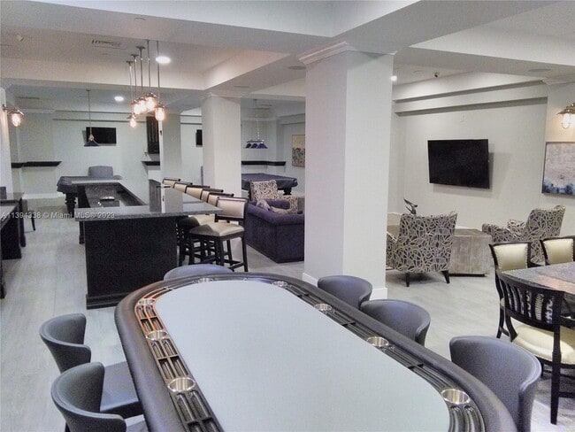 ocean room - 2501 S Ocean Dr