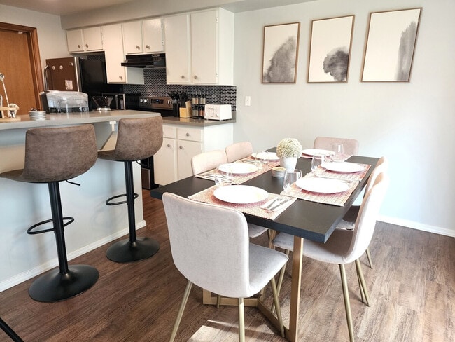 Building Photo - 15904 Admiralty Way