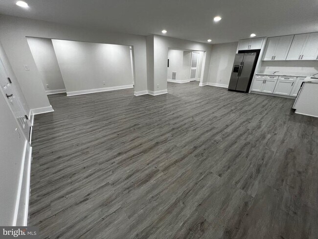 Building Photo - 920 Brompton St