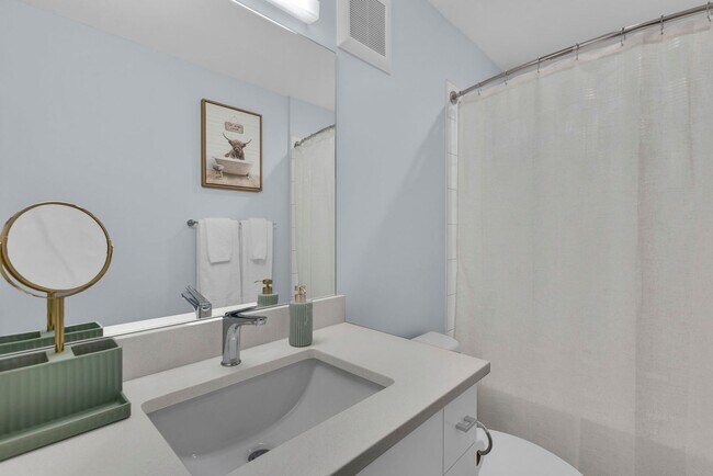 Building Photo - 2712 McGee Trafficway