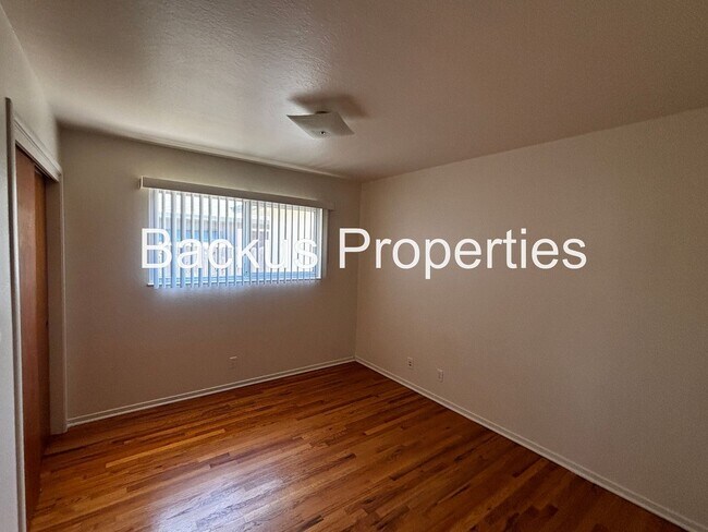 Building Photo - 790 Fairfax Dr