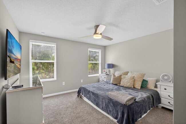 Building Photo - 392 SE Sea Hunt Wy