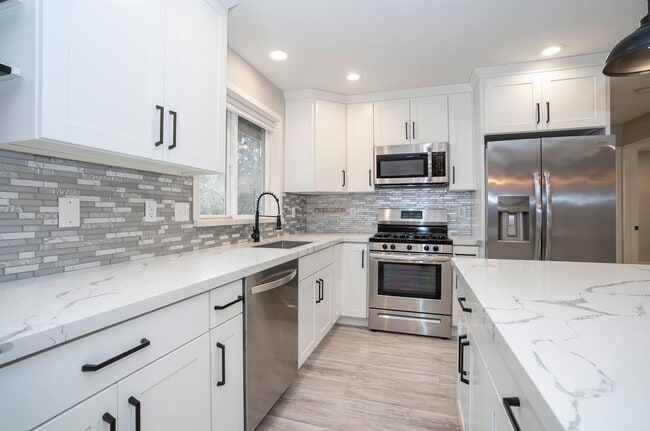 Building Photo - Spacious 3-Bedroom Home with Deck & Fenced Yard