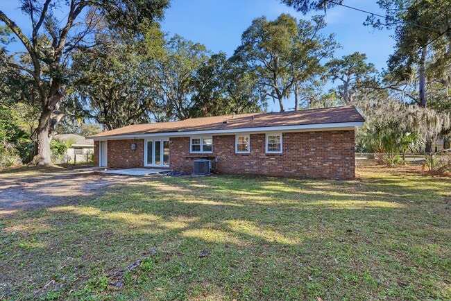 Building Photo - Ranch Home on Wilmington Island For Lease!